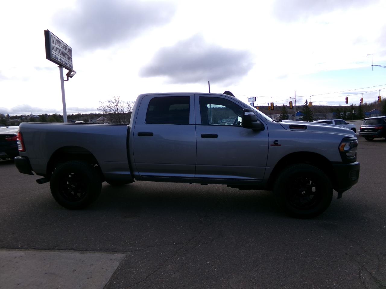 RAM 2500 Tradesman 4x4 Crew Cab 6'4" Box 2024