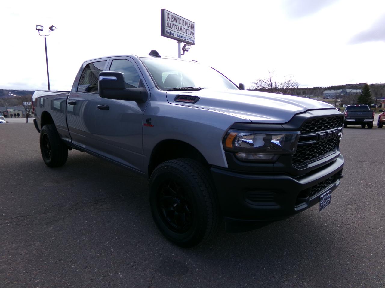 RAM 2500 Tradesman 4x4 Crew Cab 6'4" Box 2024
