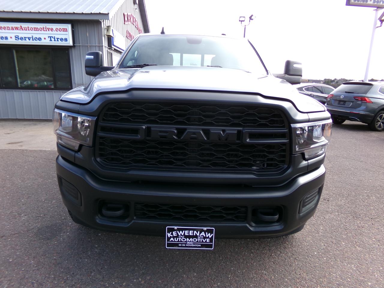 RAM 2500 Tradesman 4x4 Crew Cab 6'4" Box 2024