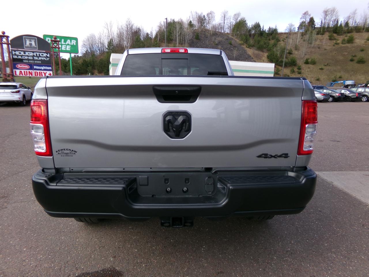 RAM 2500 Tradesman 4x4 Crew Cab 6'4" Box 2024