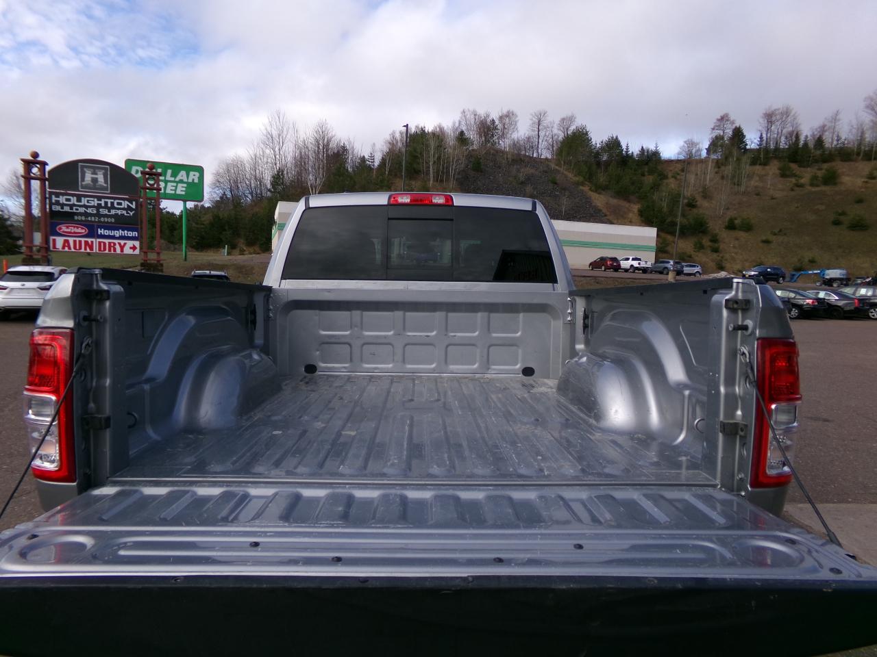 RAM 2500 Tradesman 4x4 Crew Cab 6'4" Box 2024