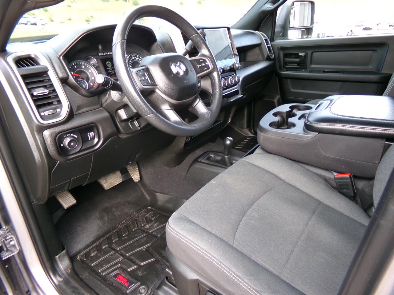 RAM 2500 Tradesman 4x4 Crew Cab 6'4" Box 2024