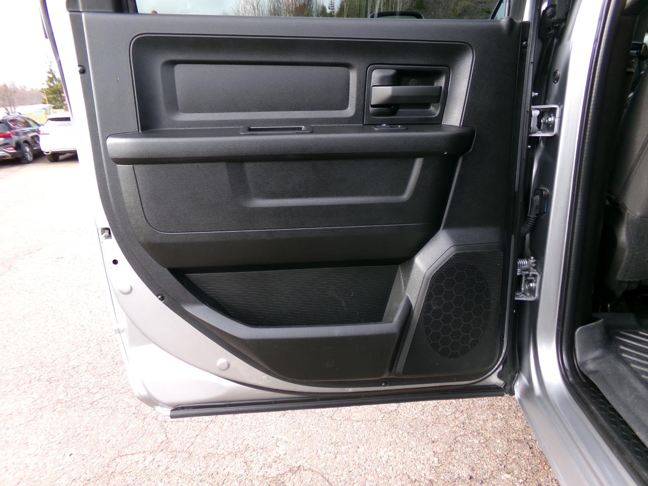 RAM 2500 Tradesman 4x4 Crew Cab 6'4" Box 2024