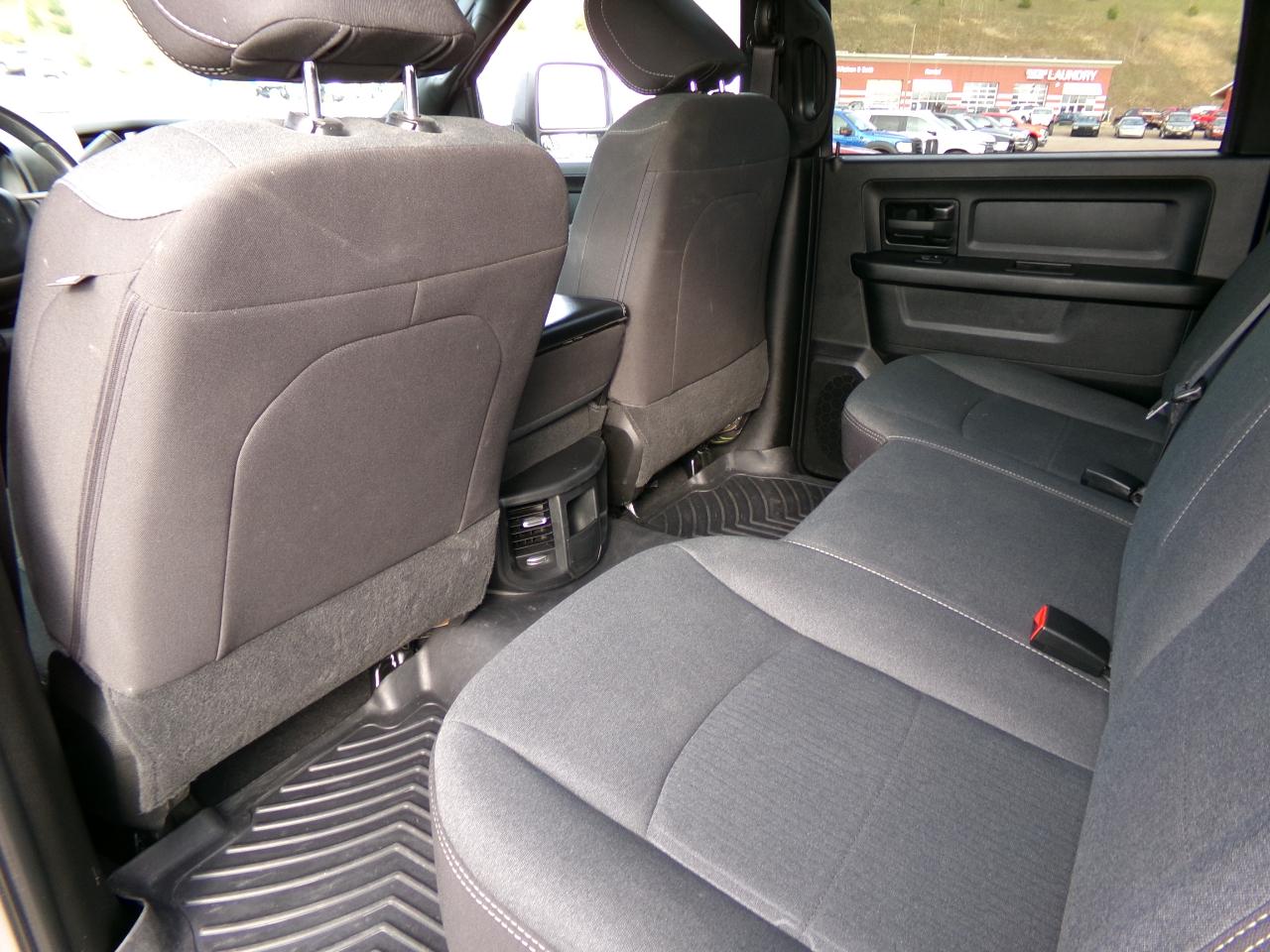 RAM 2500 Tradesman 4x4 Crew Cab 6'4" Box 2024