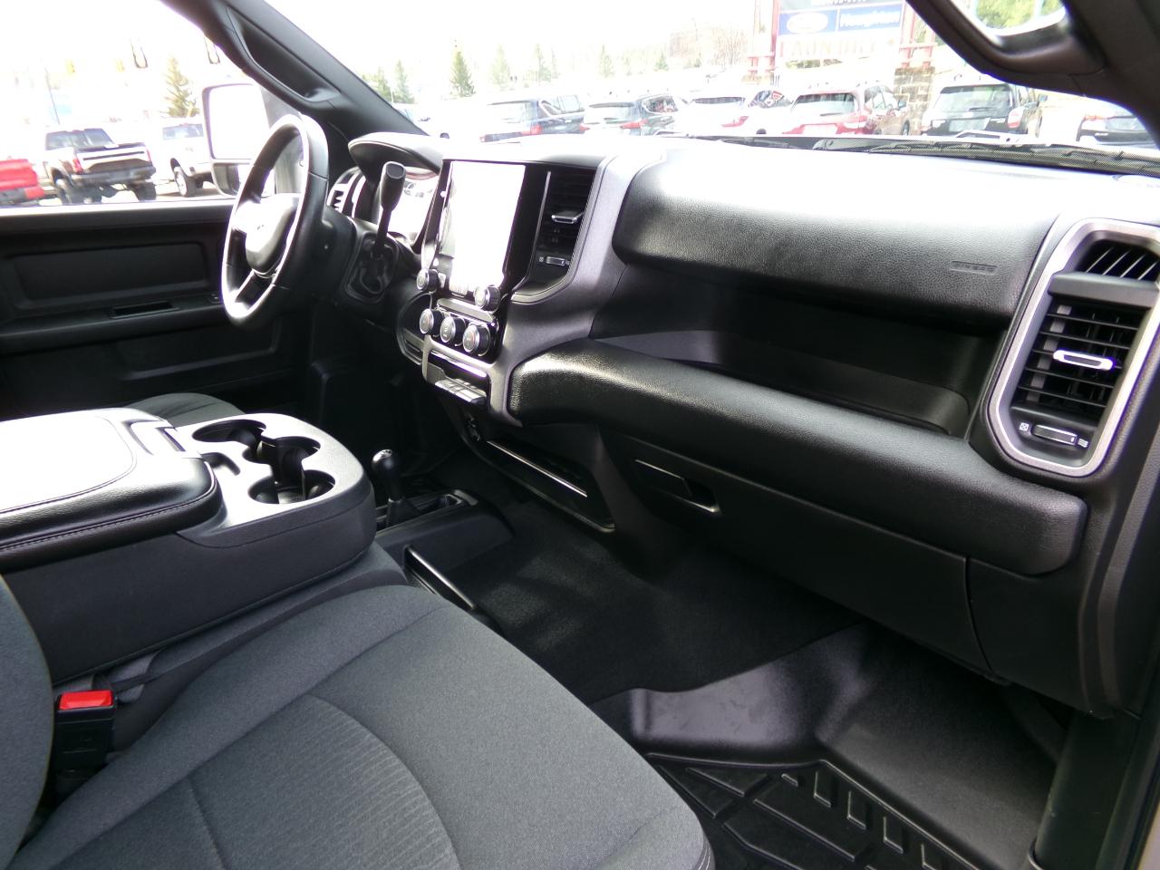 RAM 2500 Tradesman 4x4 Crew Cab 6'4" Box 2024