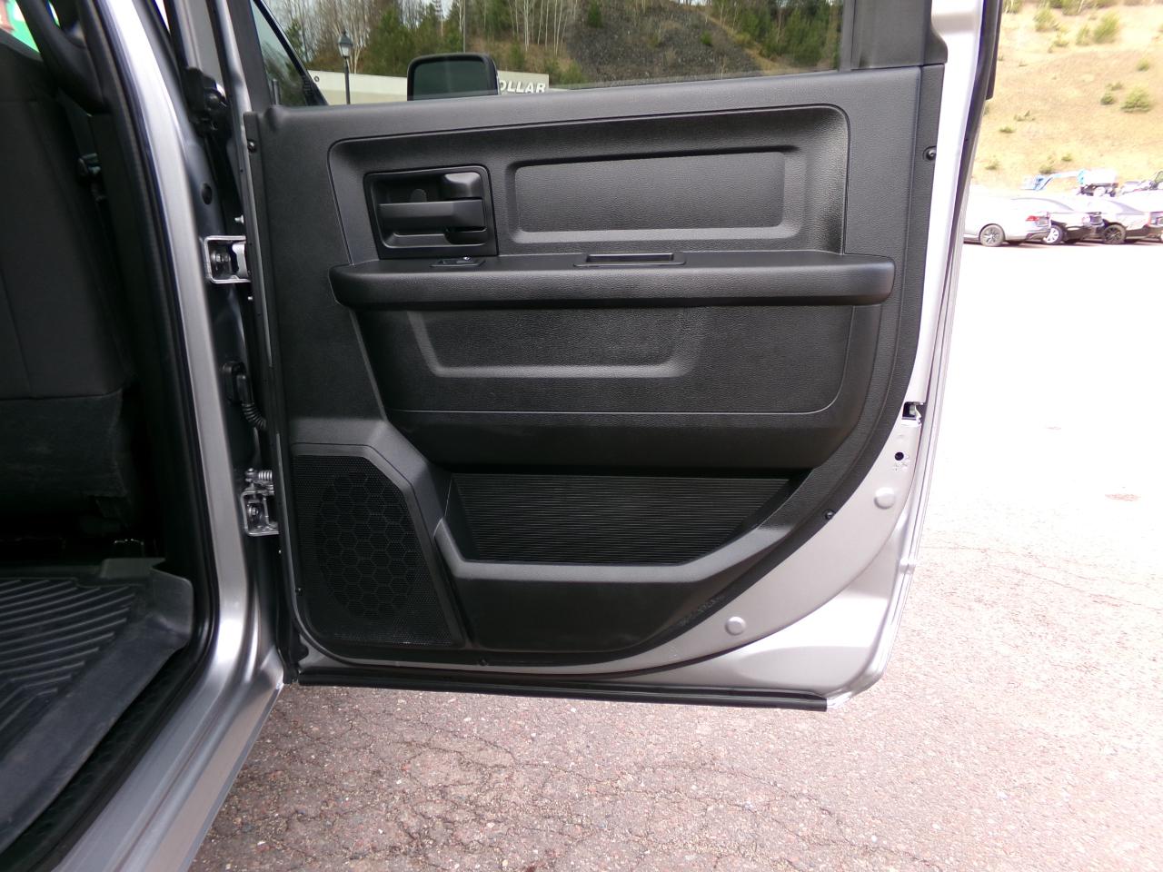 RAM 2500 Tradesman 4x4 Crew Cab 6'4" Box 2024