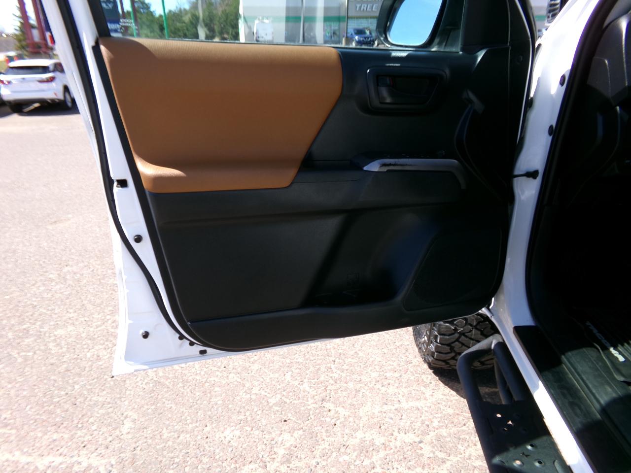Toyota Tacoma 4WD TRD Off Road Double Cab 5' Bed V6 MT (Natl) 2019