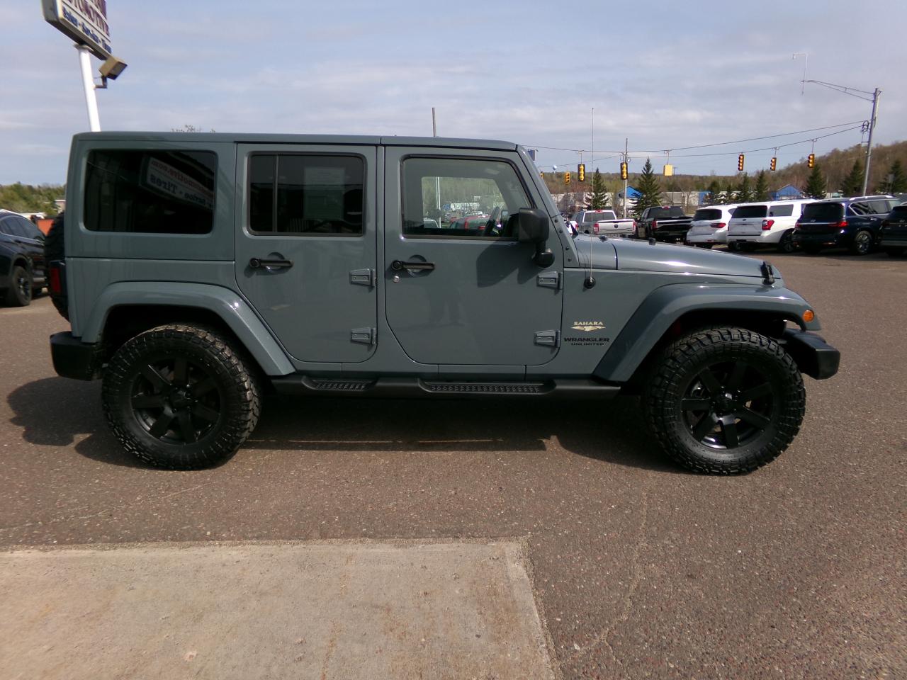 Jeep Wrangler Unlimited 4WD 4dr Sahara 2014