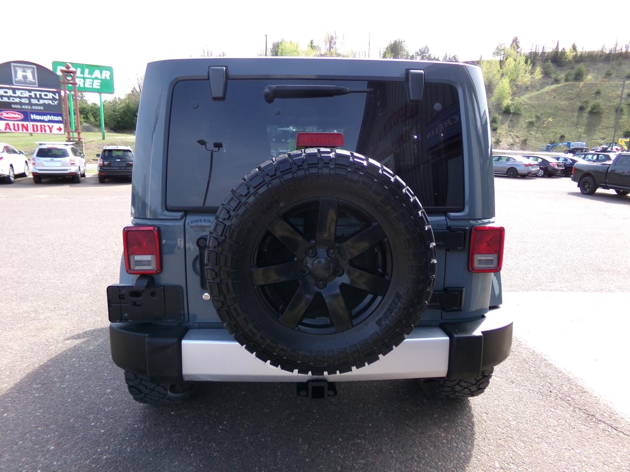 Jeep Wrangler Unlimited 4WD 4dr Sahara 2014