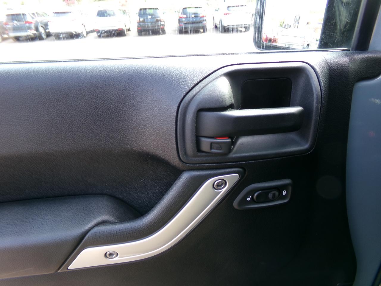 Jeep Wrangler Unlimited 4WD 4dr Sahara 2014