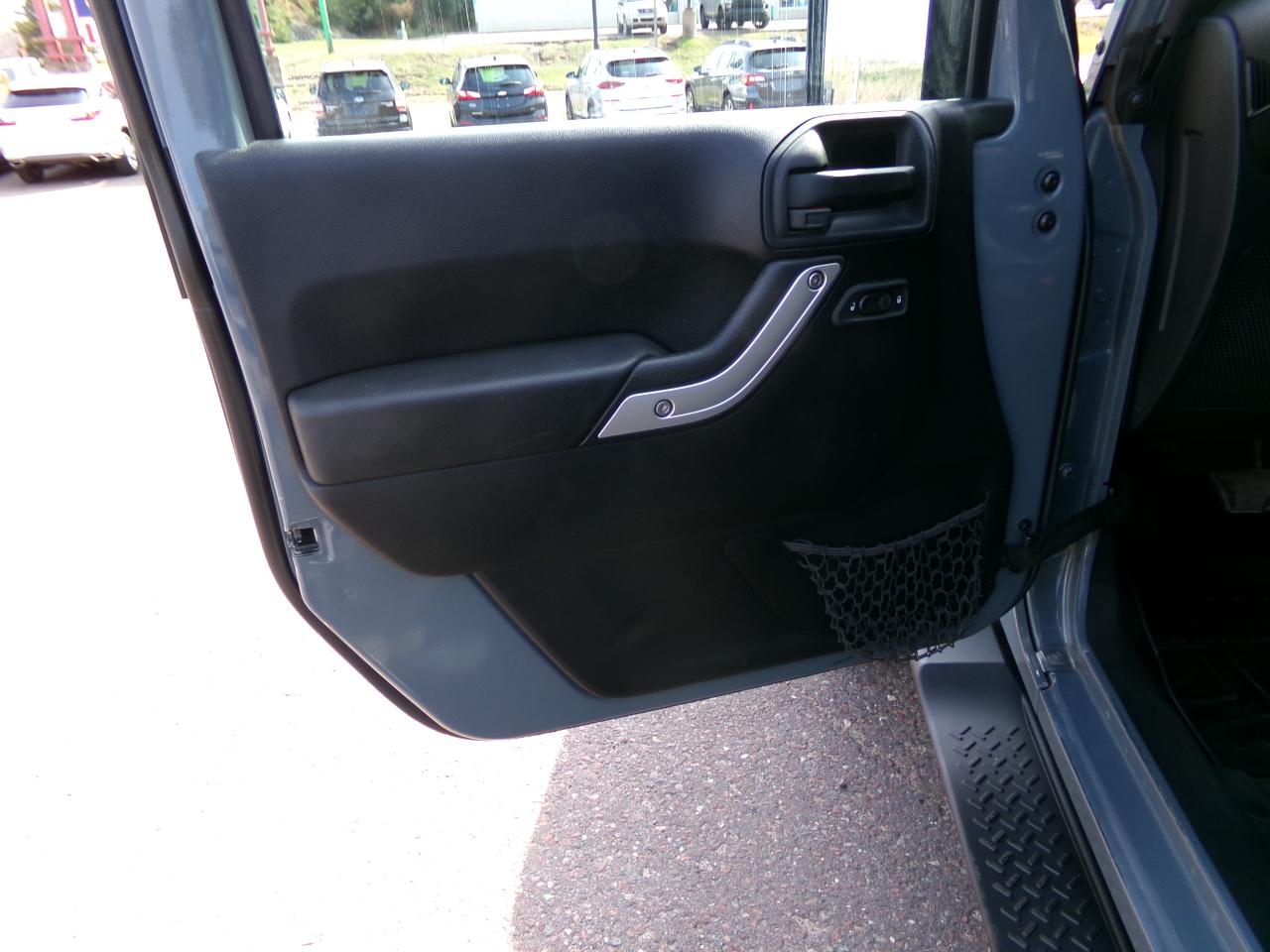 Jeep Wrangler Unlimited 4WD 4dr Sahara 2014