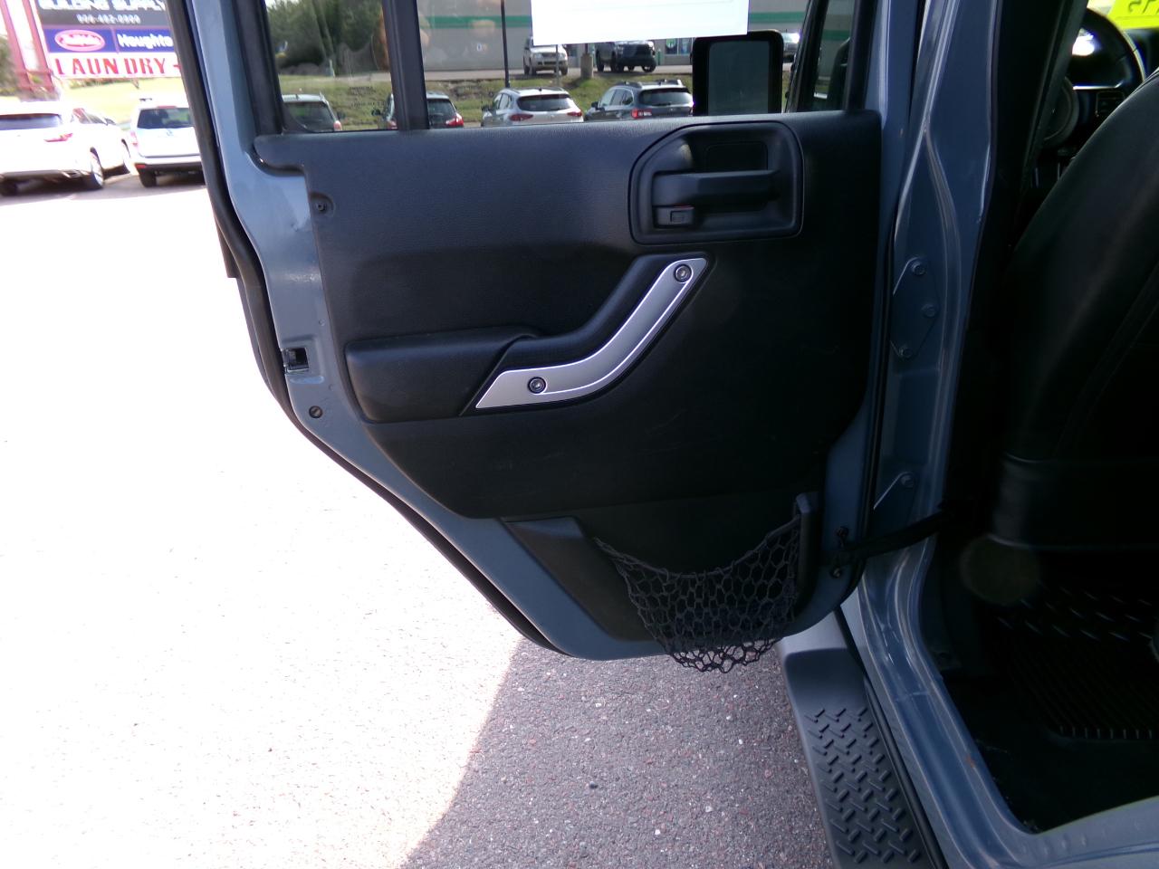 Jeep Wrangler Unlimited 4WD 4dr Sahara 2014