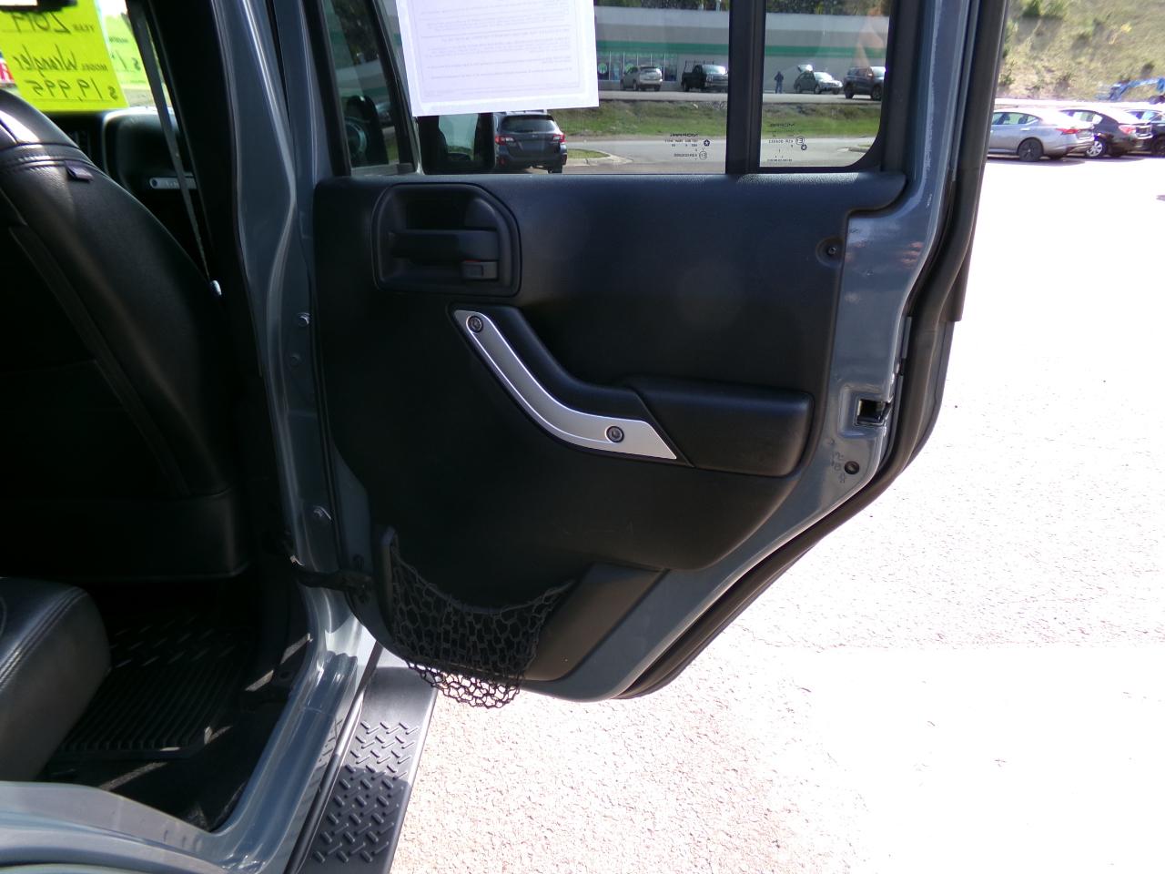 Jeep Wrangler Unlimited 4WD 4dr Sahara 2014