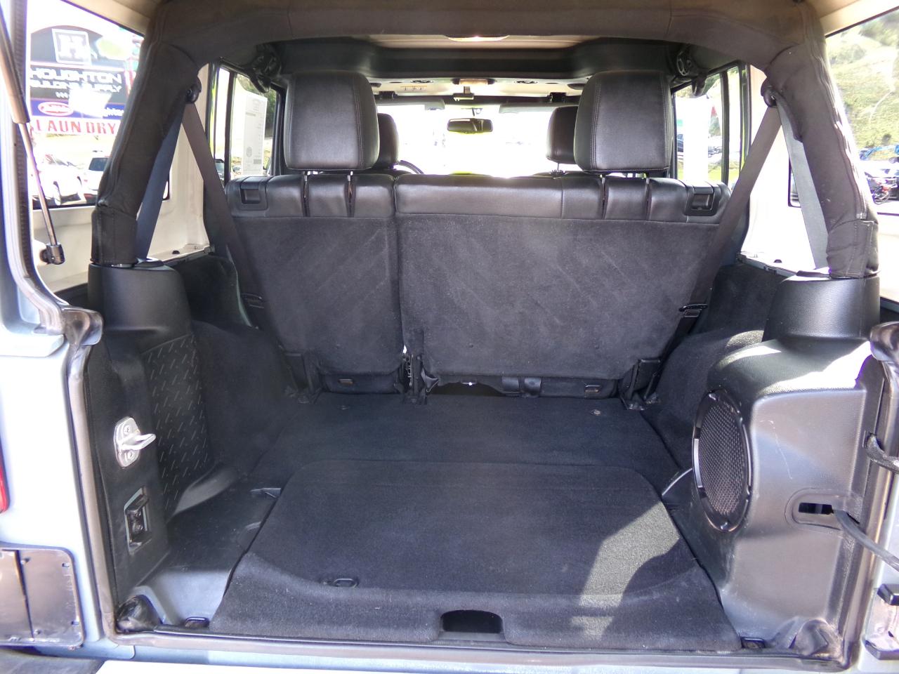 Jeep Wrangler Unlimited 4WD 4dr Sahara 2014