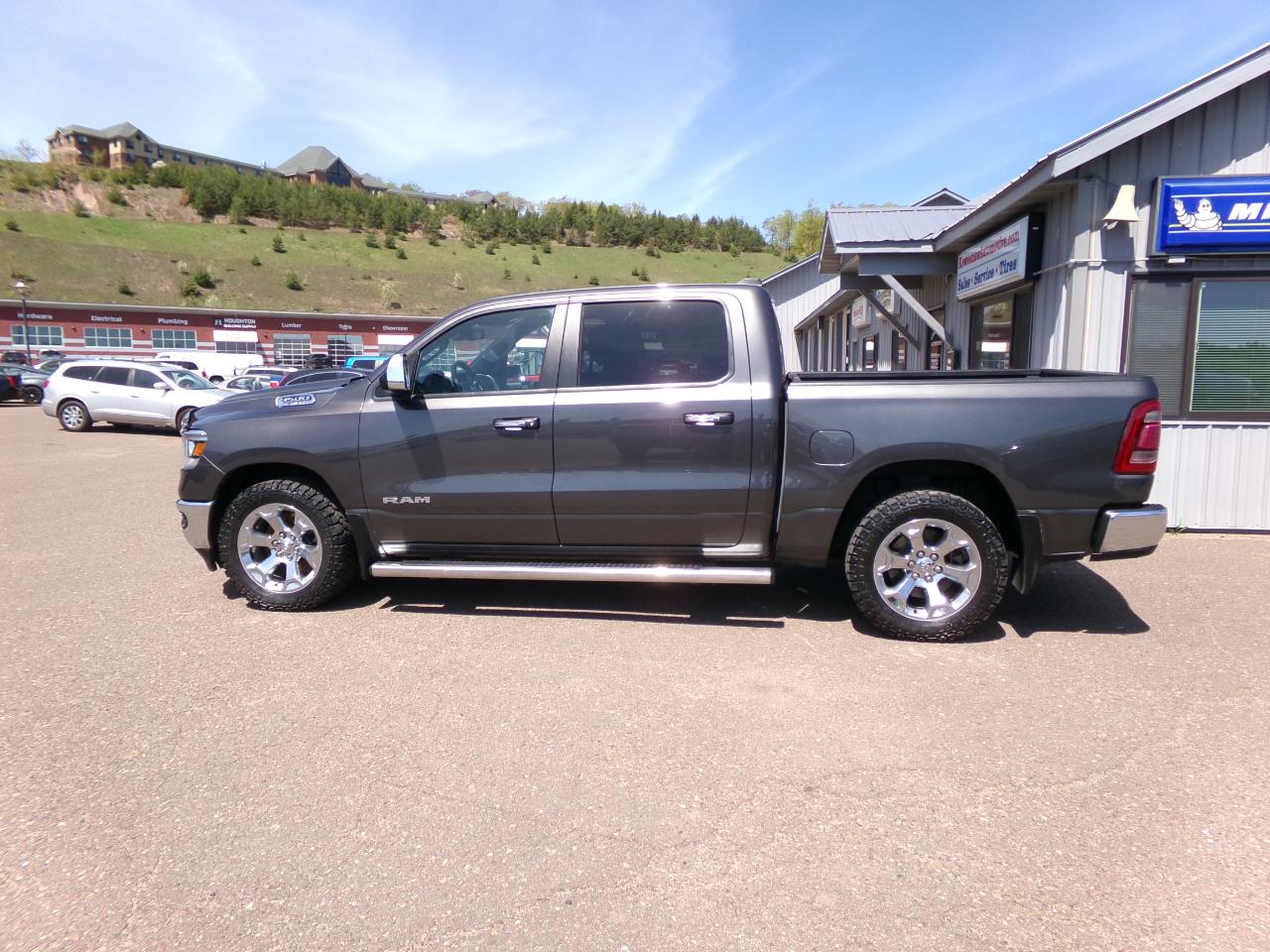 RAM 1500 Big Horn 4x4 Crew Cab 5'7" Box 2019