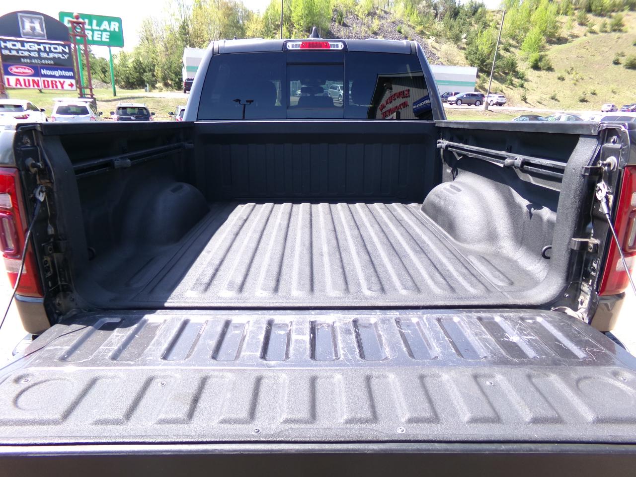 RAM 1500 Big Horn 4x4 Crew Cab 5'7" Box 2019