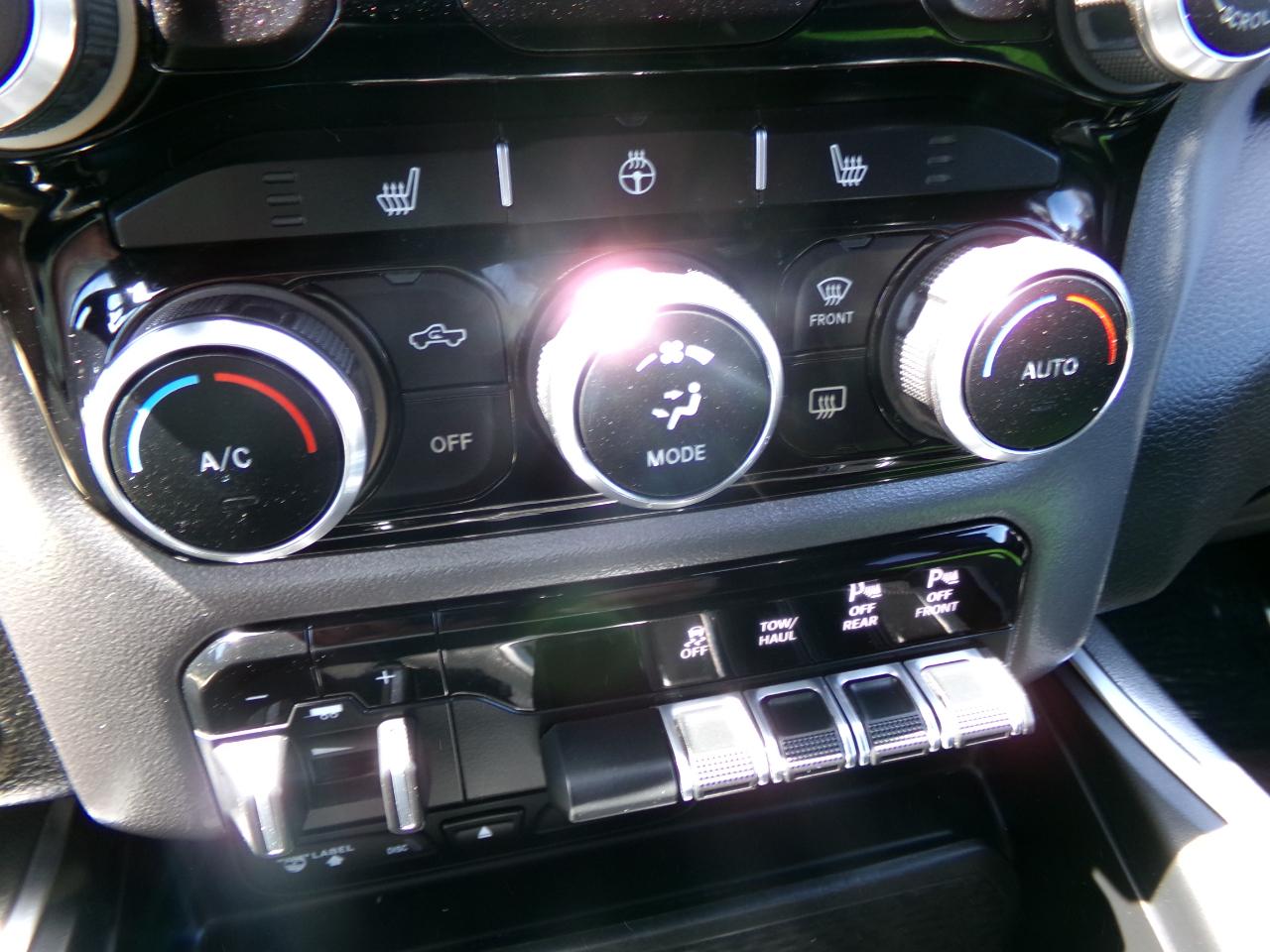 RAM 1500 Big Horn 4x4 Crew Cab 5'7" Box 2019