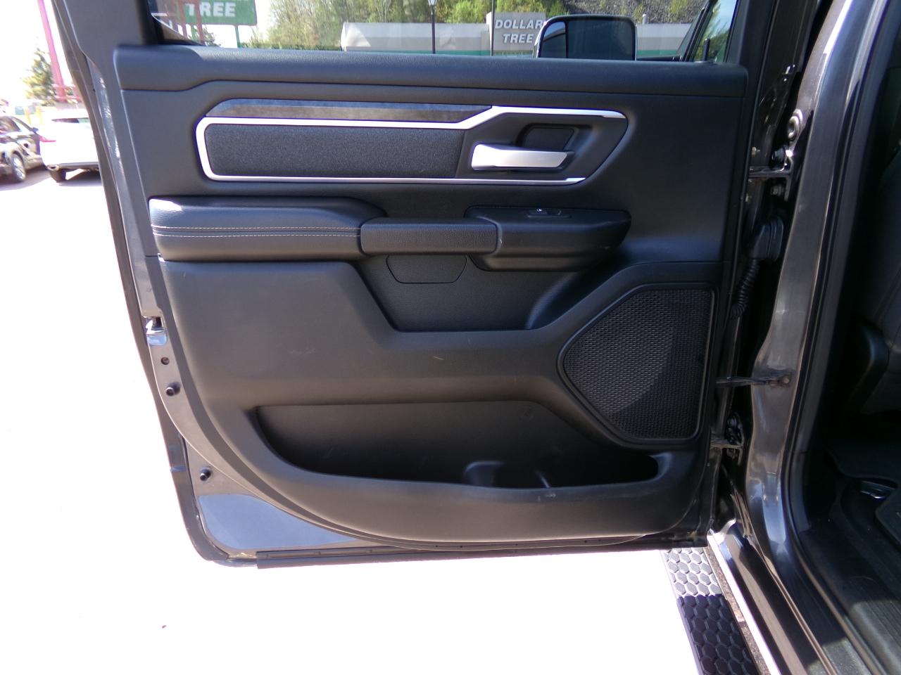 RAM 1500 Big Horn 4x4 Crew Cab 5'7" Box 2019