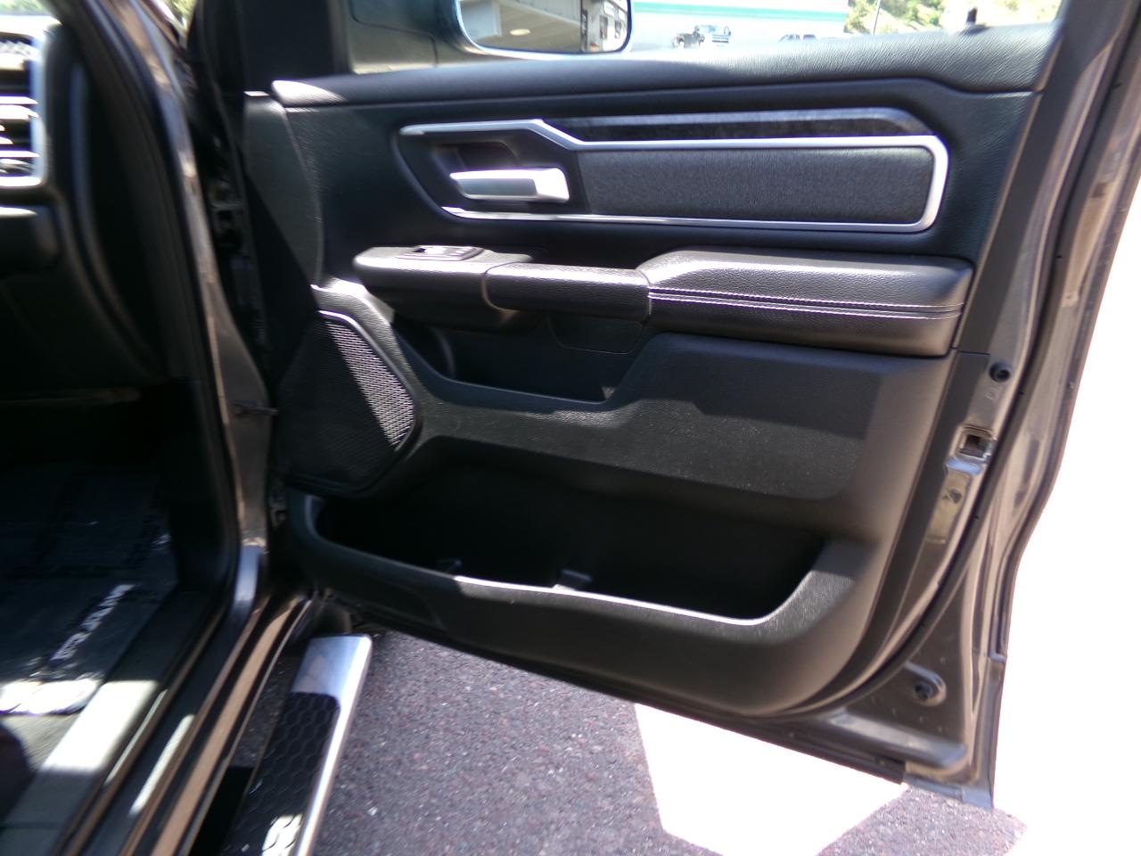 RAM 1500 Big Horn 4x4 Crew Cab 5'7" Box 2019