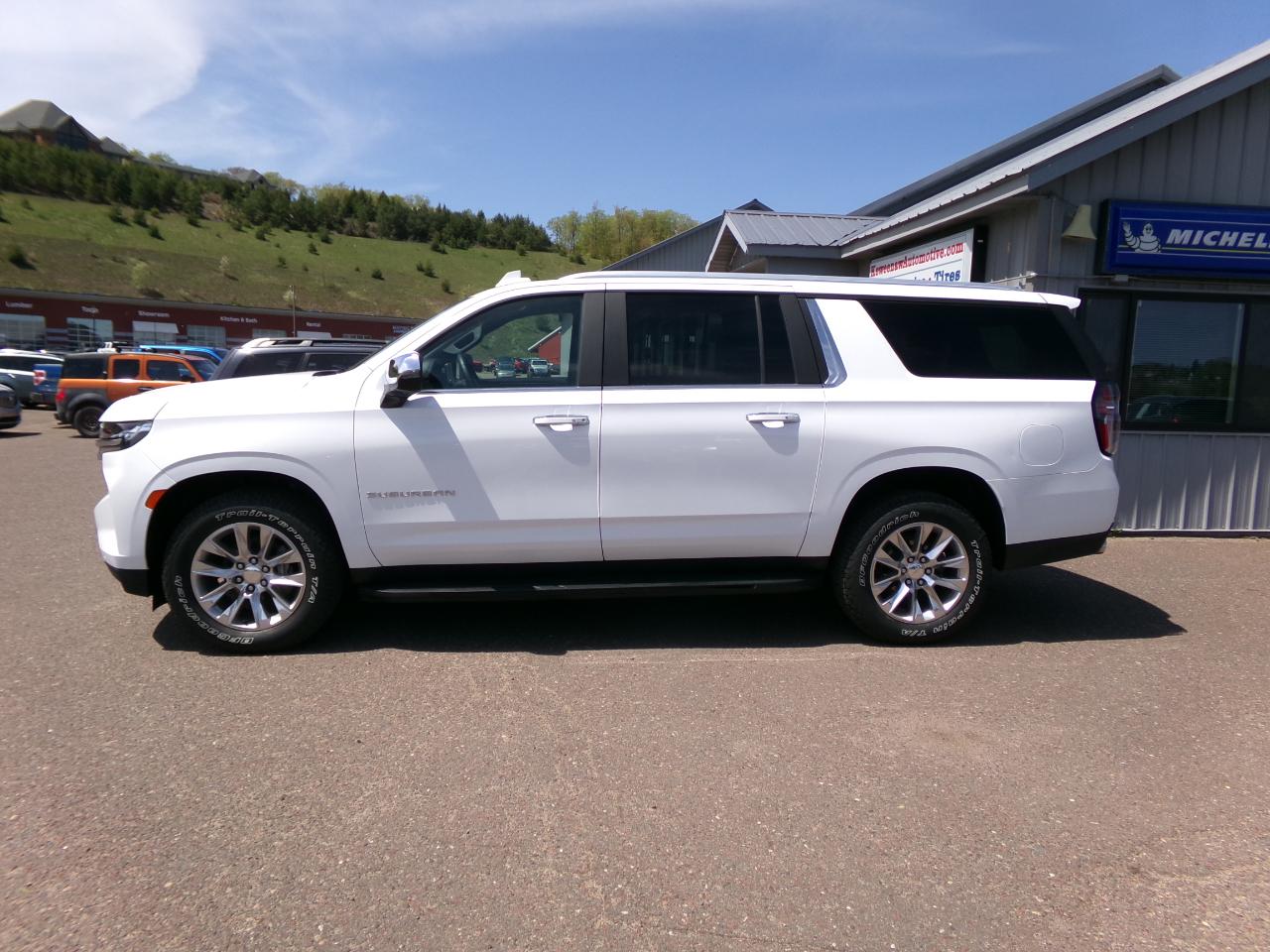 Chevrolet Suburban 4WD 4dr Premier 2023