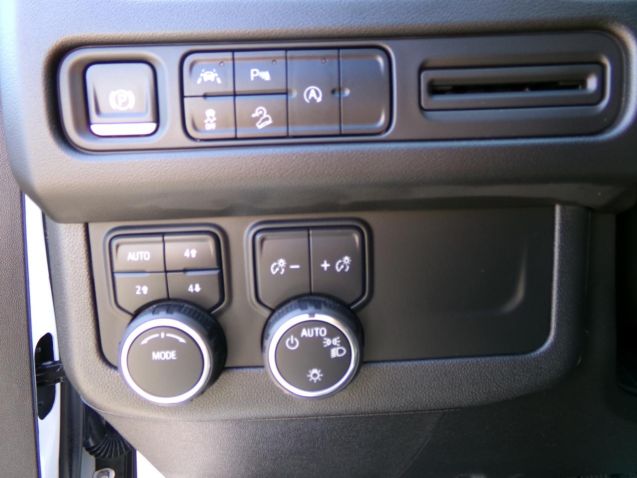 Chevrolet Suburban 4WD 4dr Premier 2023