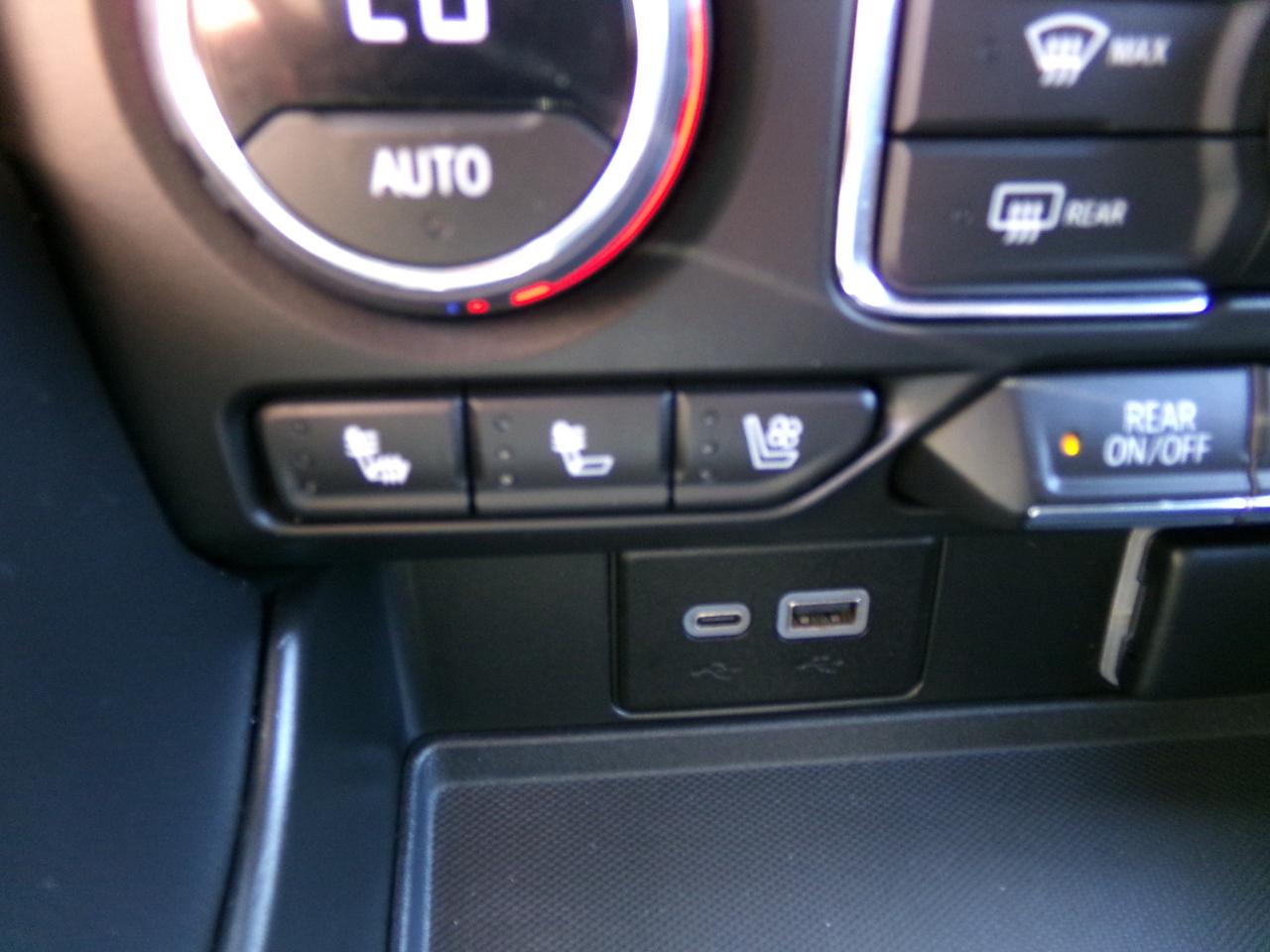 Chevrolet Suburban 4WD 4dr Premier 2023