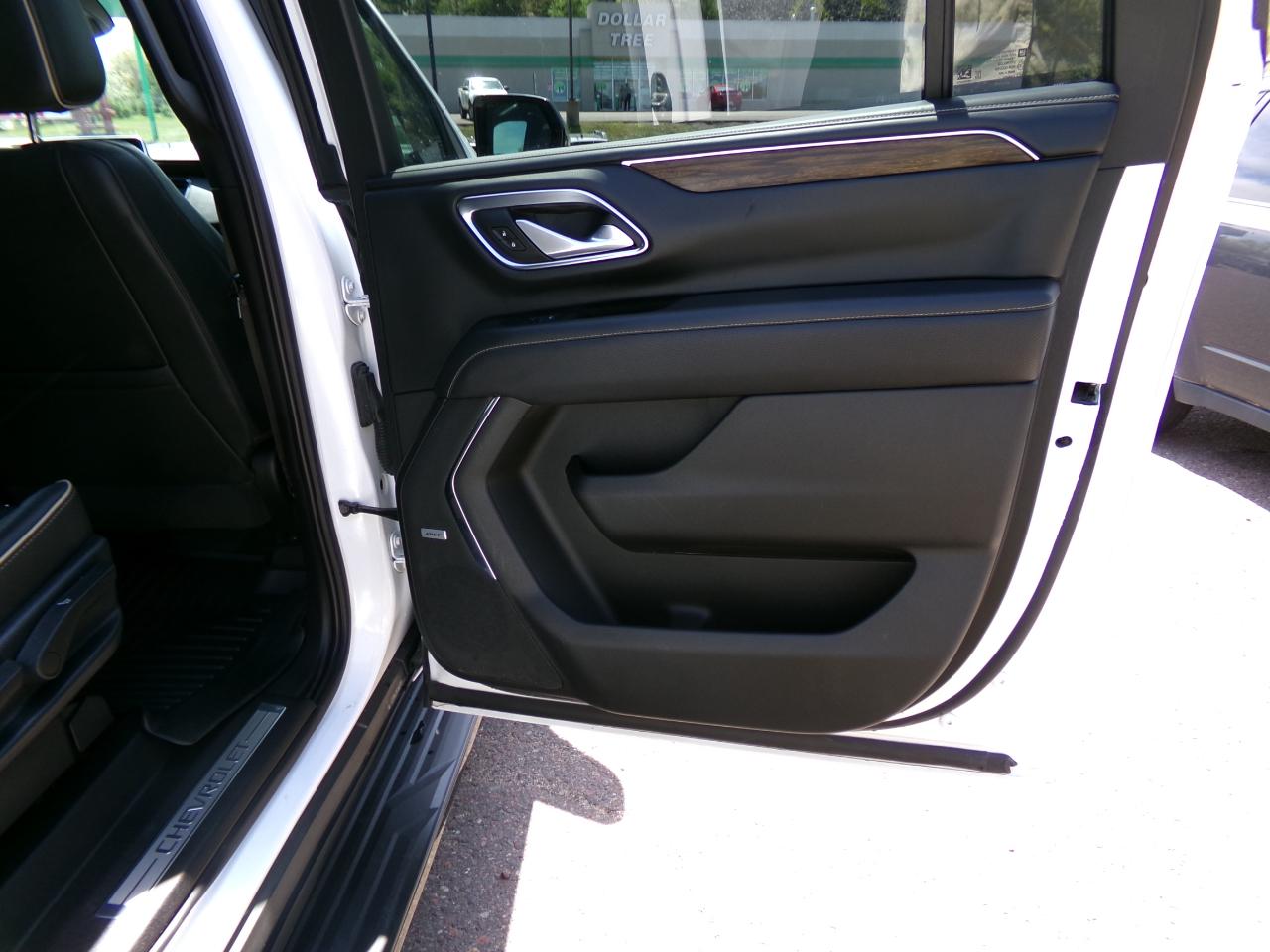 Chevrolet Suburban 4WD 4dr Premier 2023