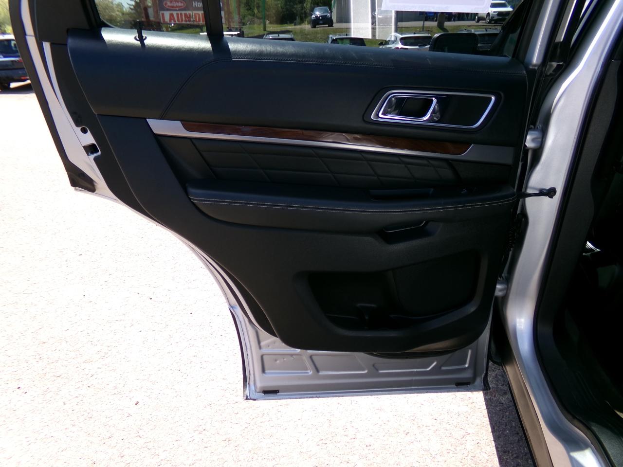 Ford Explorer 4WD 4dr Platinum 2016