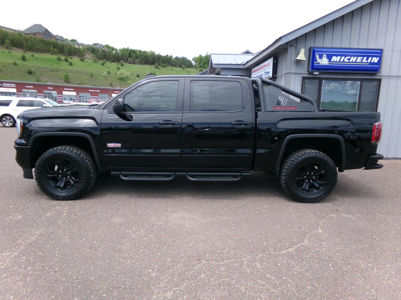 GMC Sierra 1500 4WD Crew Cab 143.5" SLT 2017