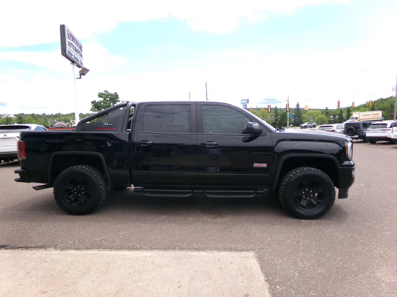 GMC Sierra 1500 4WD Crew Cab 143.5" SLT 2017
