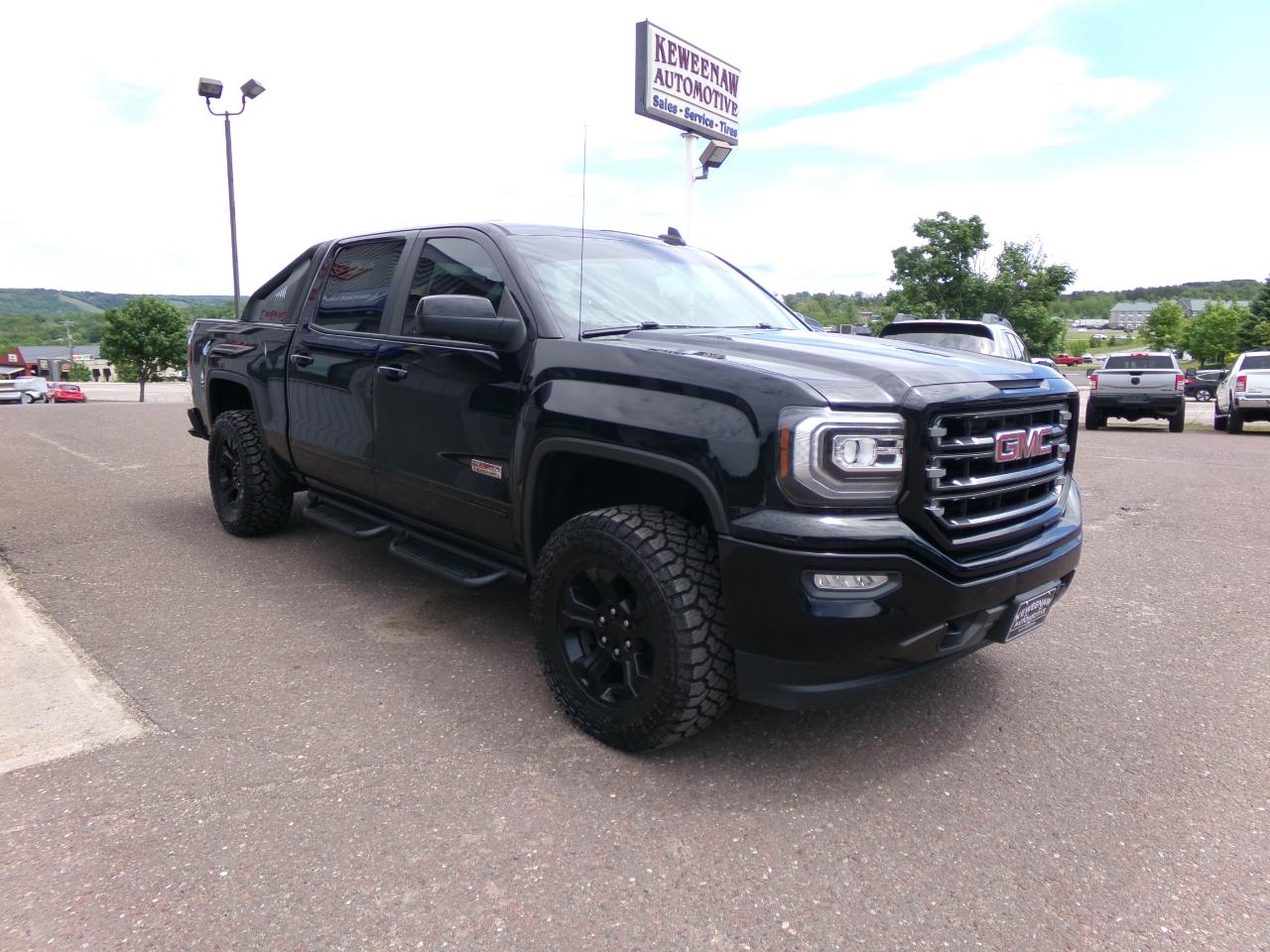 GMC Sierra 1500 4WD Crew Cab 143.5" SLT 2017