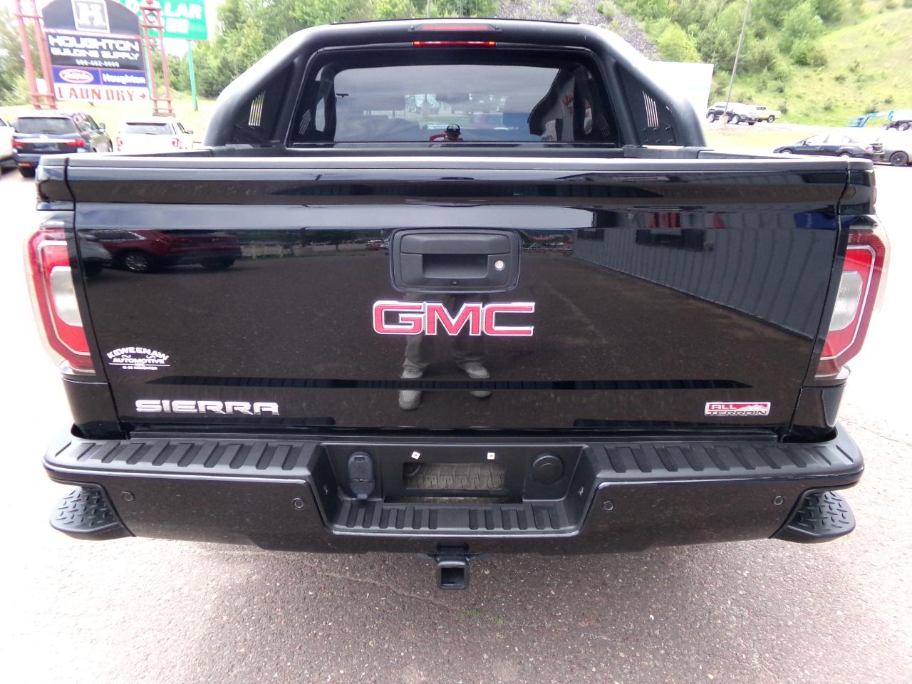 GMC Sierra 1500 4WD Crew Cab 143.5" SLT 2017
