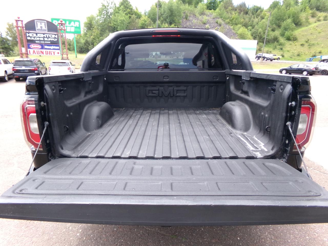 GMC Sierra 1500 4WD Crew Cab 143.5" SLT 2017