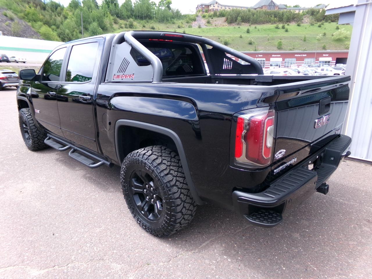 GMC Sierra 1500 4WD Crew Cab 143.5" SLT 2017