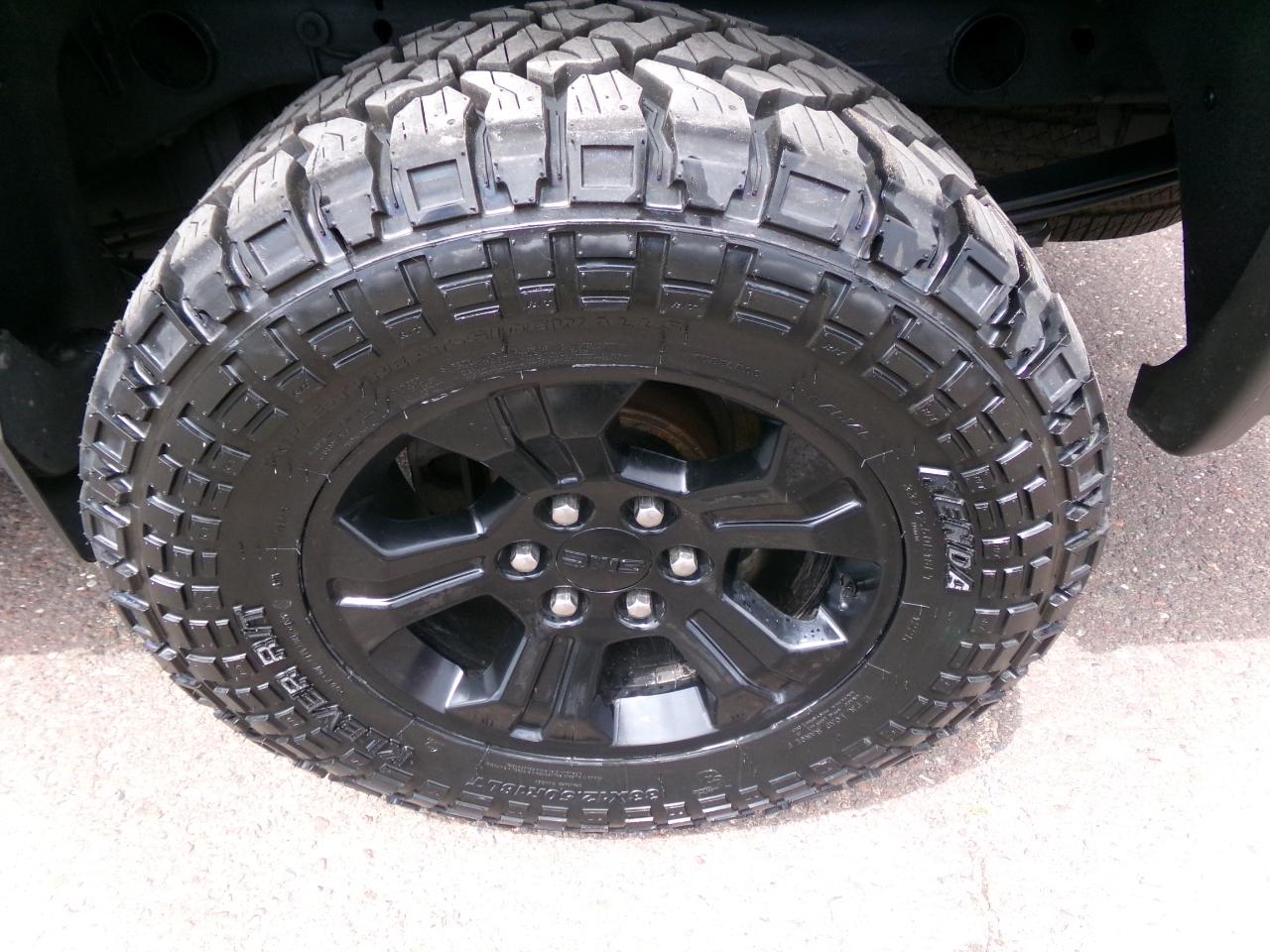 GMC Sierra 1500 4WD Crew Cab 143.5" SLT 2017