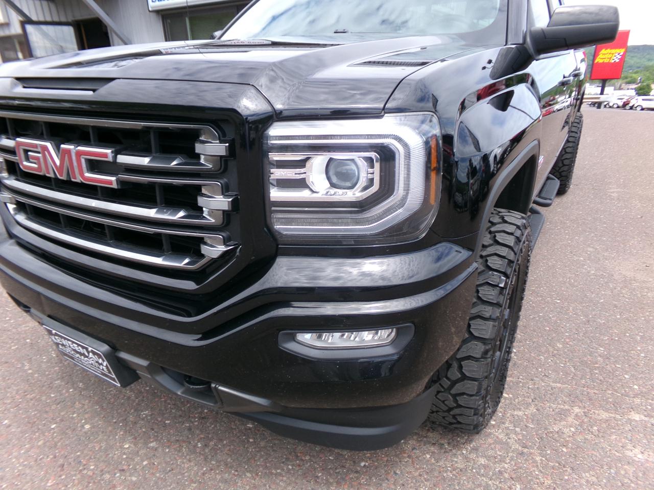 GMC Sierra 1500 4WD Crew Cab 143.5" SLT 2017