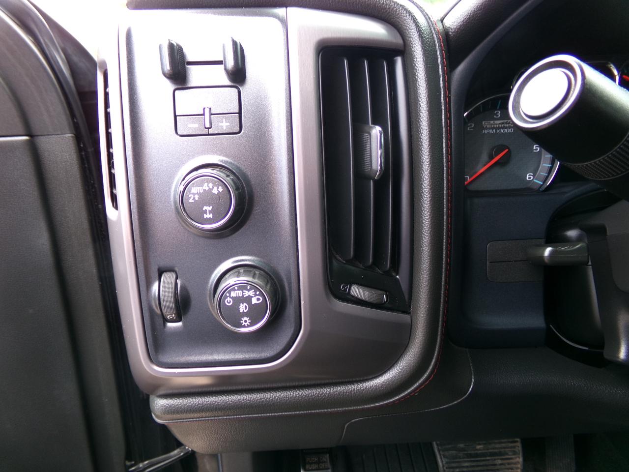 GMC Sierra 1500 4WD Crew Cab 143.5" SLT 2017
