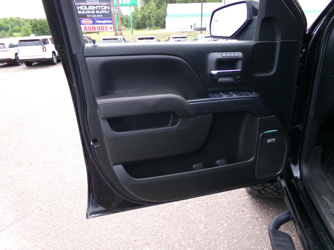 GMC Sierra 1500 4WD Crew Cab 143.5" SLT 2017