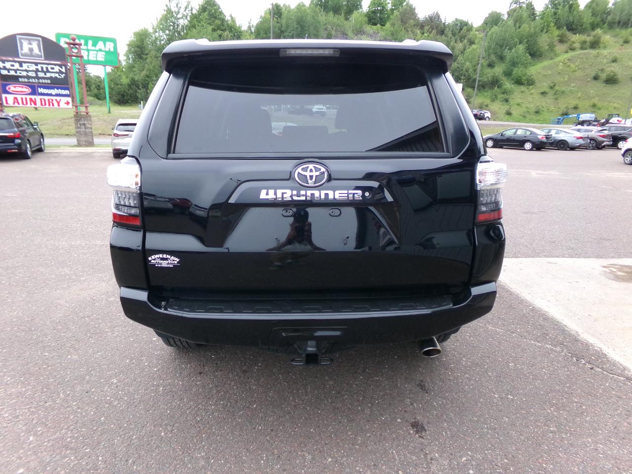 Toyota 4Runner 4WD 4dr V6 SR5 (Natl) 2016