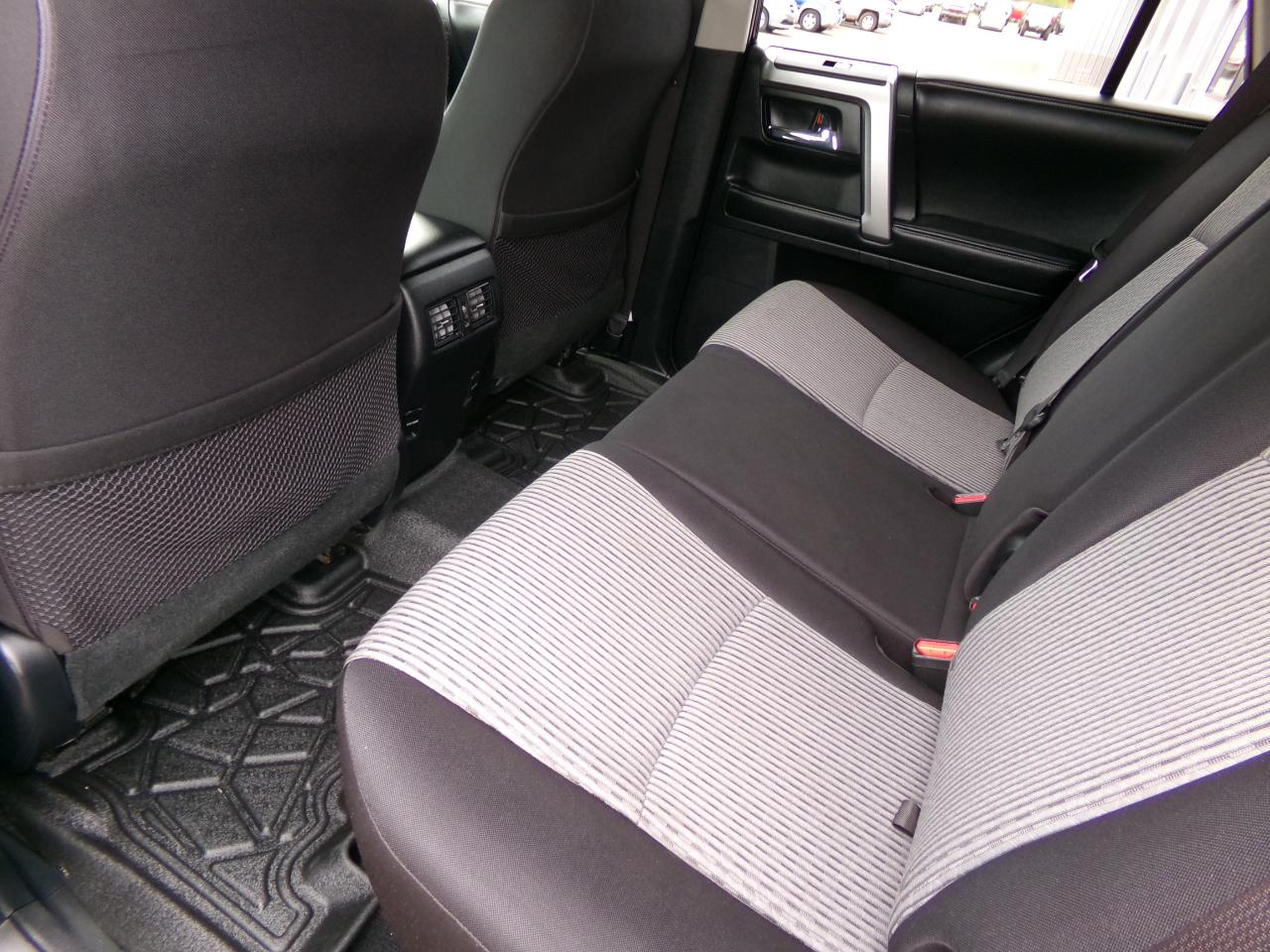 Toyota 4Runner 4WD 4dr V6 SR5 (Natl) 2016