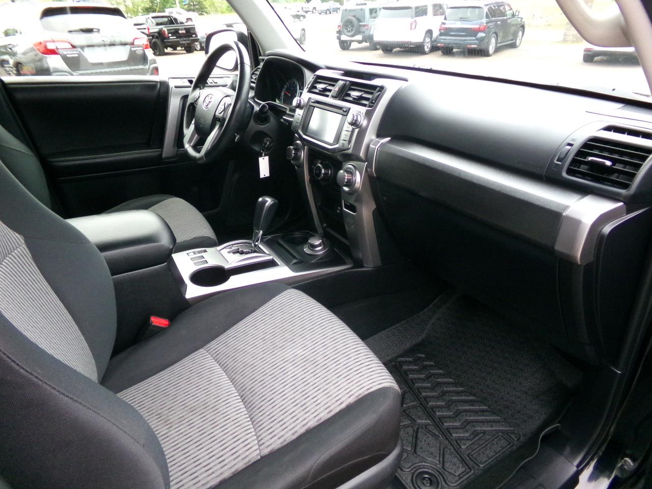 Toyota 4Runner 4WD 4dr V6 SR5 (Natl) 2016