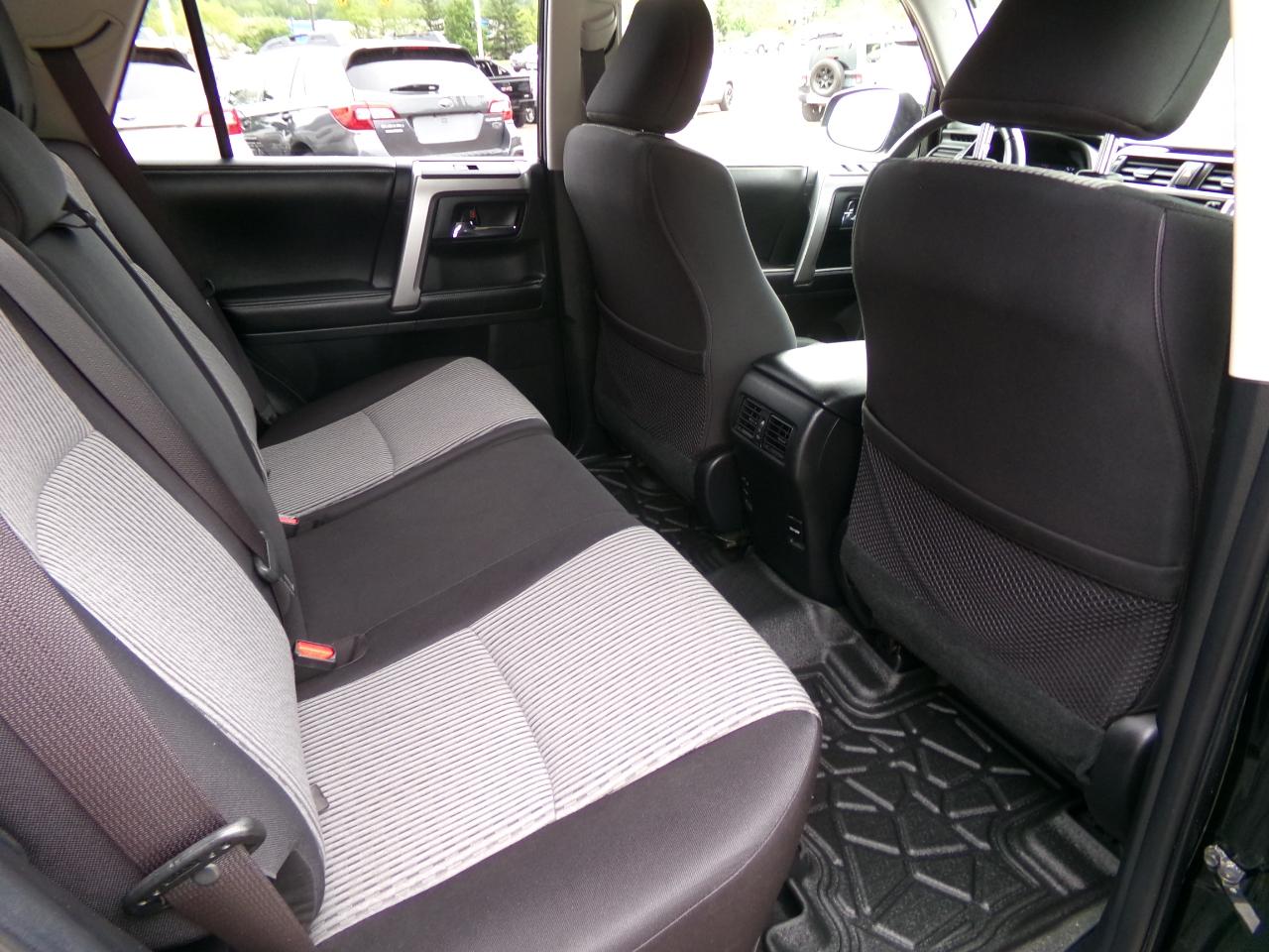 Toyota 4Runner 4WD 4dr V6 SR5 (Natl) 2016