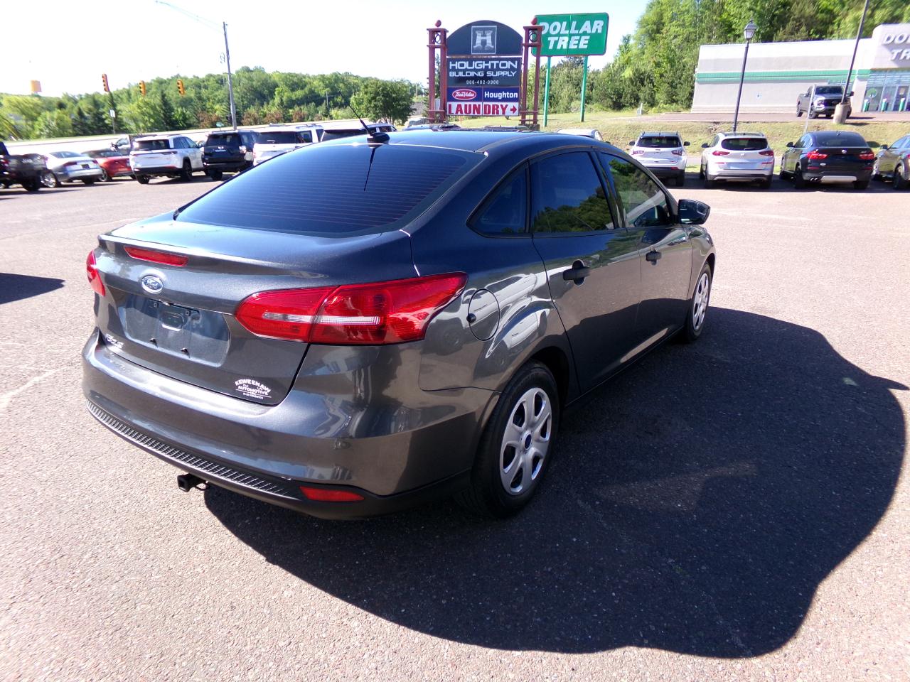Ford Focus S Sedan 2018