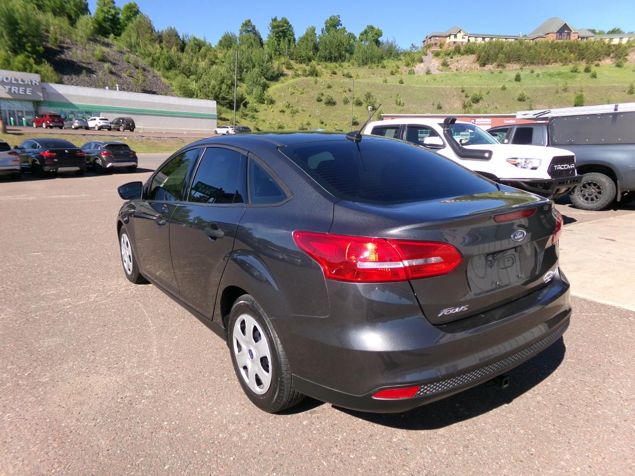 Ford Focus S Sedan 2018