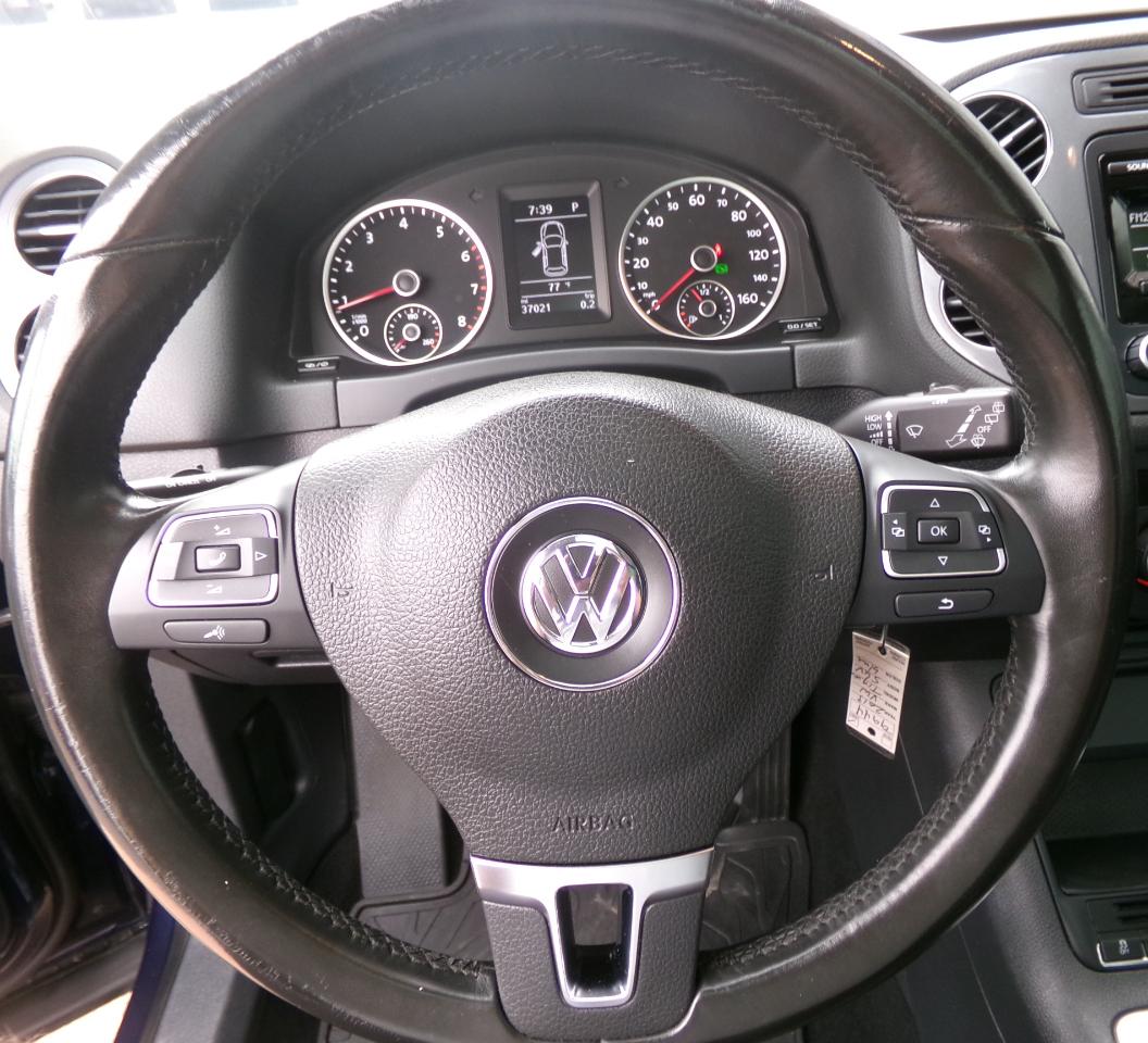 Volkswagen Tiguan 4WD 4dr Auto SE w/Sunroof & Nav 2013