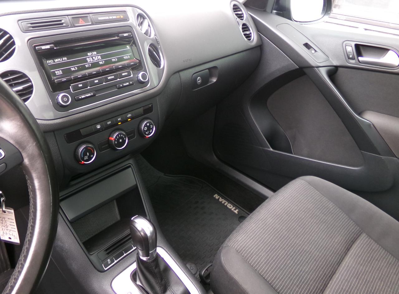 Volkswagen Tiguan 4WD 4dr Auto SE w/Sunroof & Nav 2013