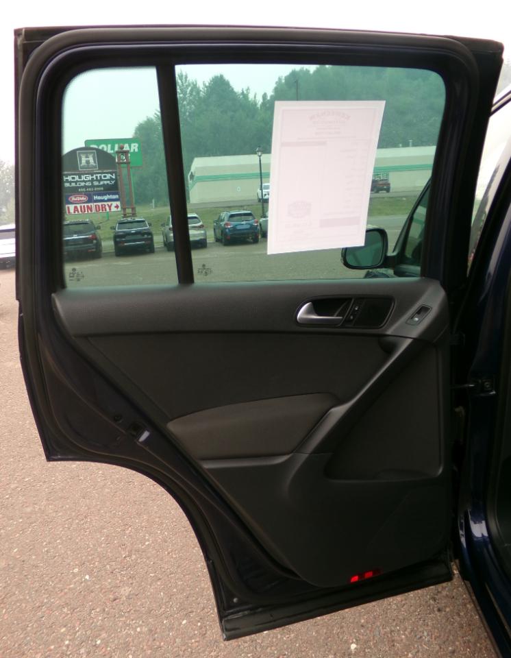 Volkswagen Tiguan 4WD 4dr Auto SE w/Sunroof & Nav 2013