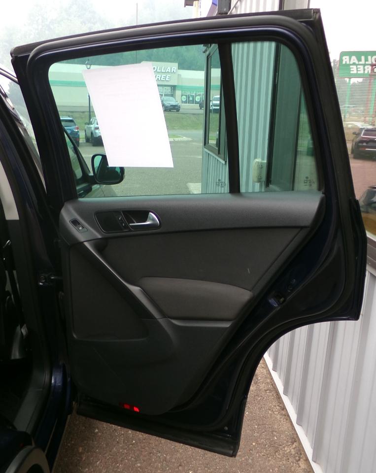 Volkswagen Tiguan 4WD 4dr Auto SE w/Sunroof & Nav 2013