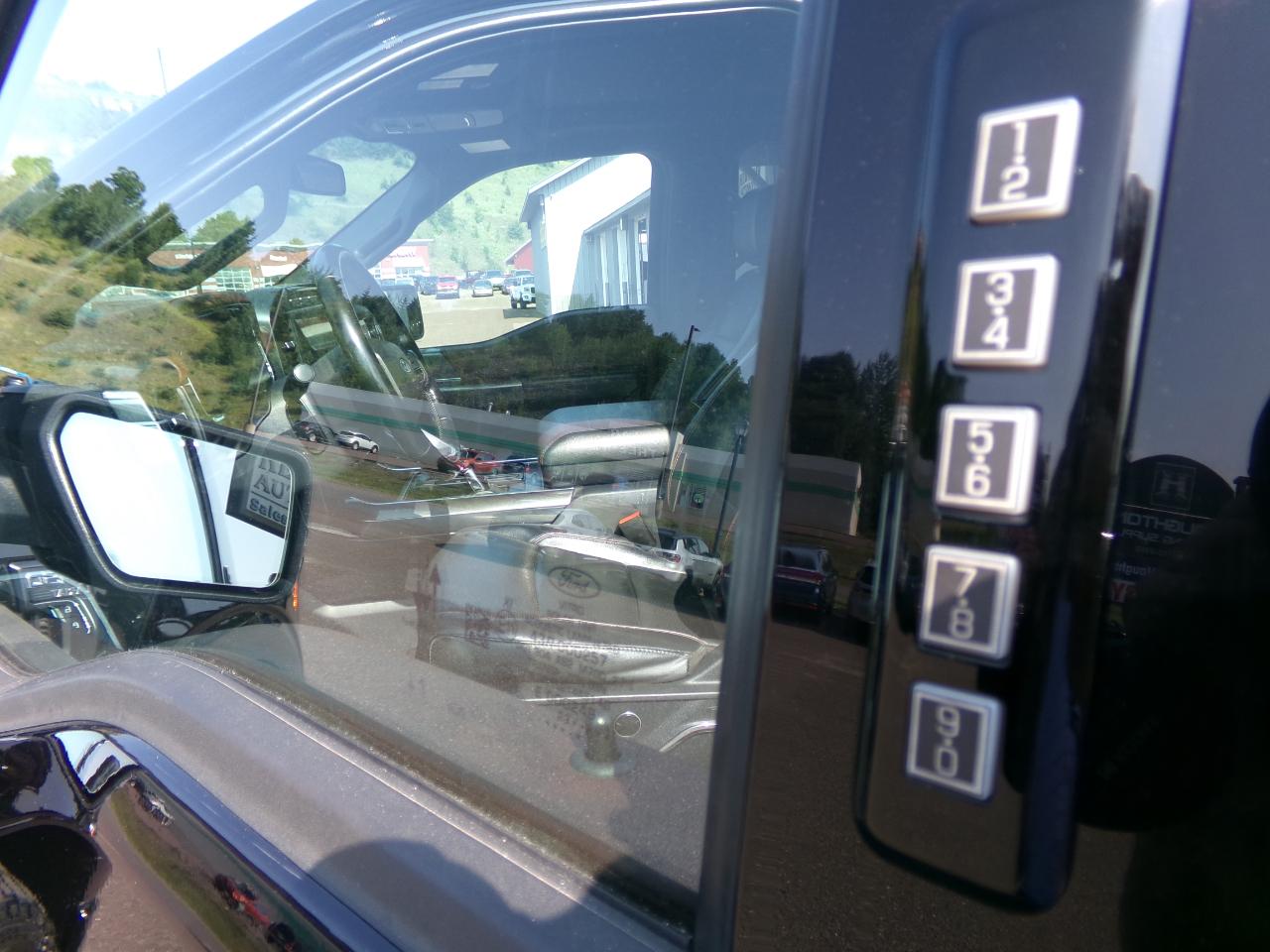 Ford F-150 Lariat 4WD SuperCrew 5.5' Box 2023