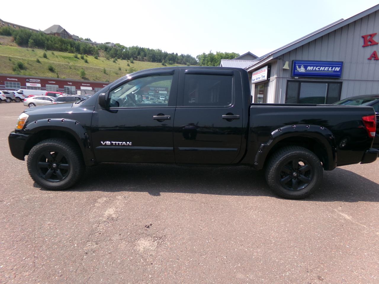 Nissan Titan 4WD Crew Cab SWB SV 2015